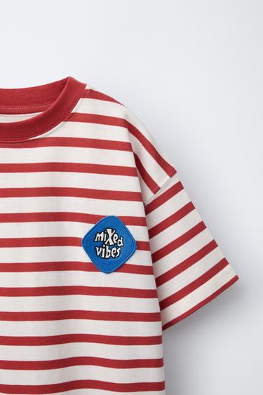 T-SHIRT À RAYURES AVEC PIÈCE - Rouge / Blanc de Zara - Image 2