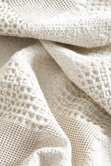 COLCHA PATCHWORK - Crudo de Zara