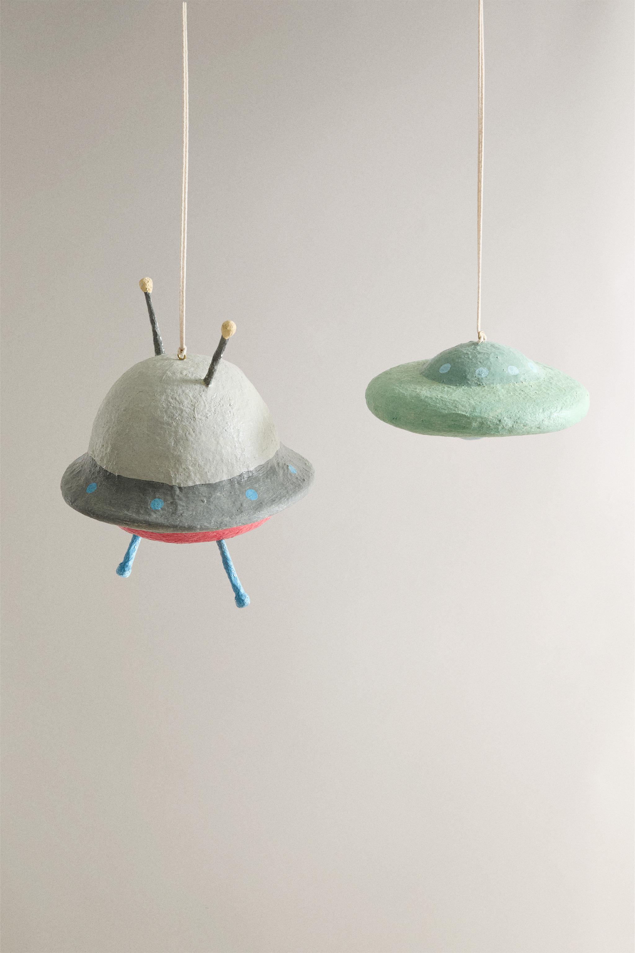 ENSEMBLE SOUCOUPES VOLANTES (LOT DE 2)