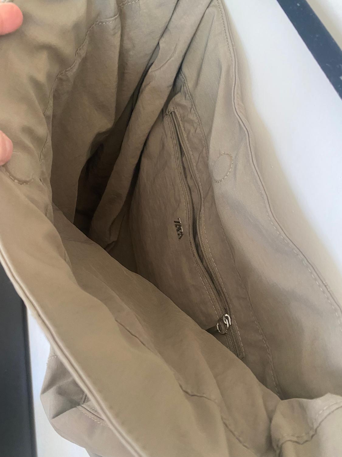 NYLON BUCKET BAG - Image 3