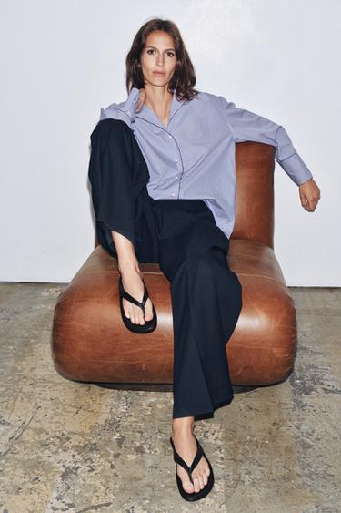 SANDALIA PLANA PIEL - Negro de Zara