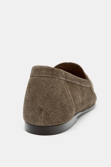 MOCASSINS EN CUIR VELOURS - Gris taupe de Zara - Image 4
