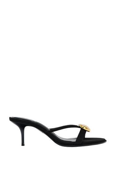 KITTEN HEEL SANDALS WITH METAL APPLIQUÉ - Black by Zara