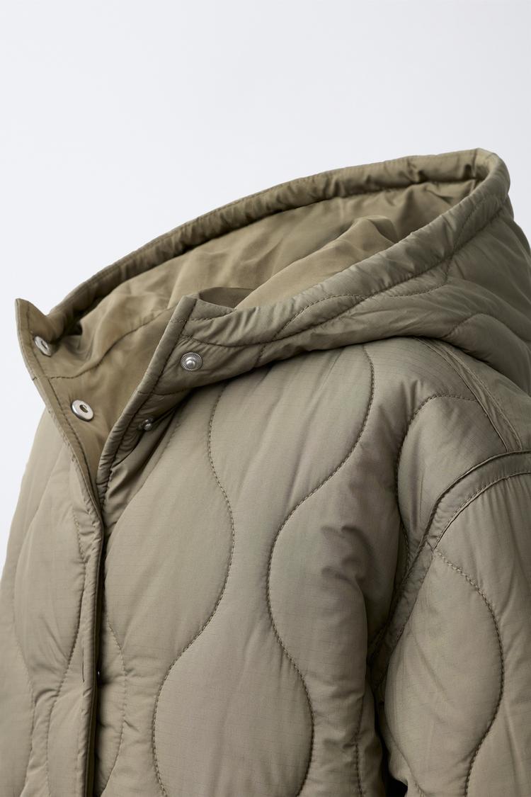 Chaqueta acolchada con capucha repelente al agua 8