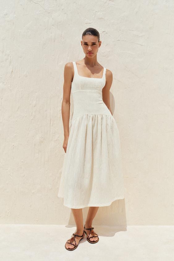 ROBE À BRETELLES TEXTURÉE