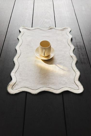 Zaras BORDSTABLETT I LINNE MED VÅGFORMAD KANT - Blåaktig