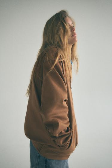 CHAQUETA BOMBER EFECTO ANTE - Camel medio de Zara
