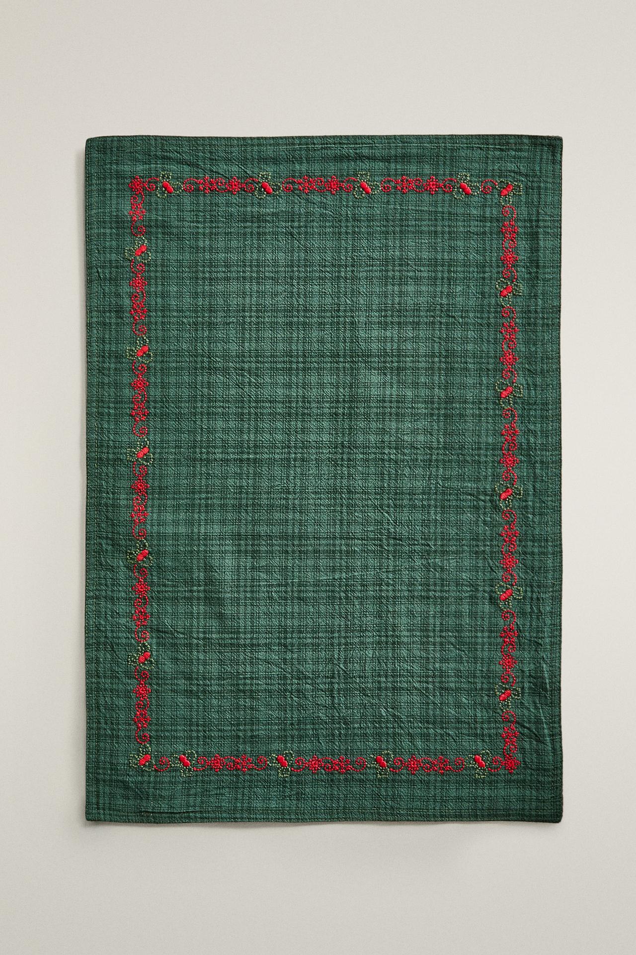 CHRISTMAS EMBROIDERED CHECK PLACEMAT