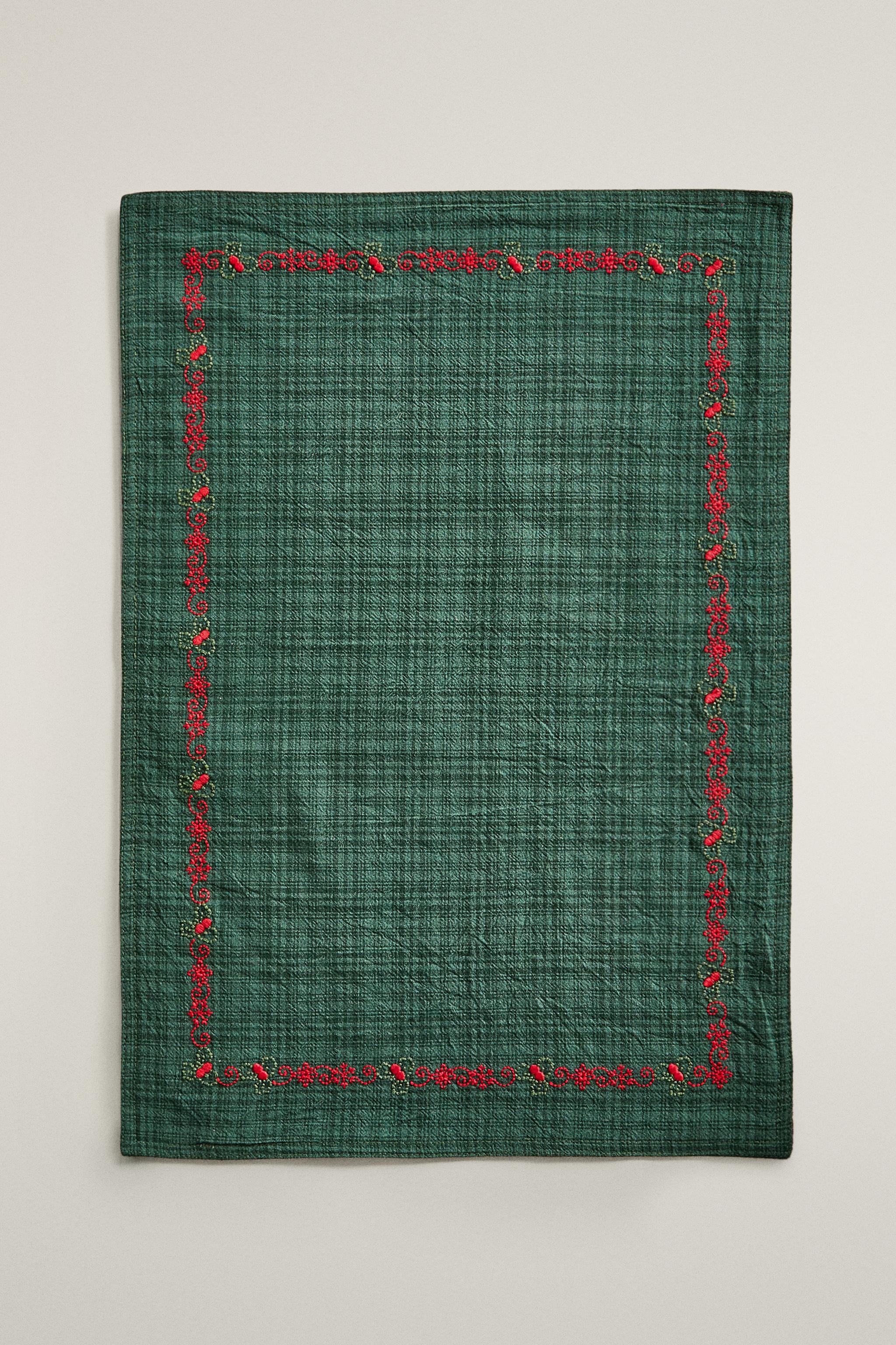 CHRISTMAS EMBROIDERED CHECK PLACEMAT