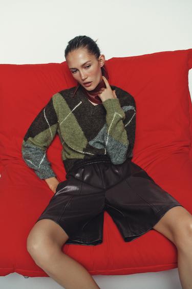 SHORT MATIÈRE SYNTHÉTIQUE - Marron foncé de Zara - Image 2