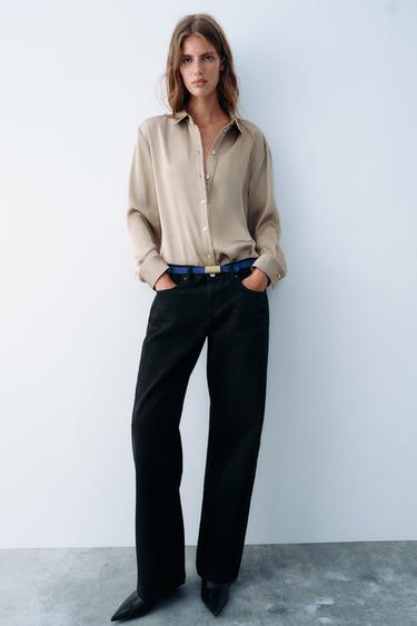 قميص ساتان بأزرار ذهبية - كاكي فاتح الخاص بـ Zara
