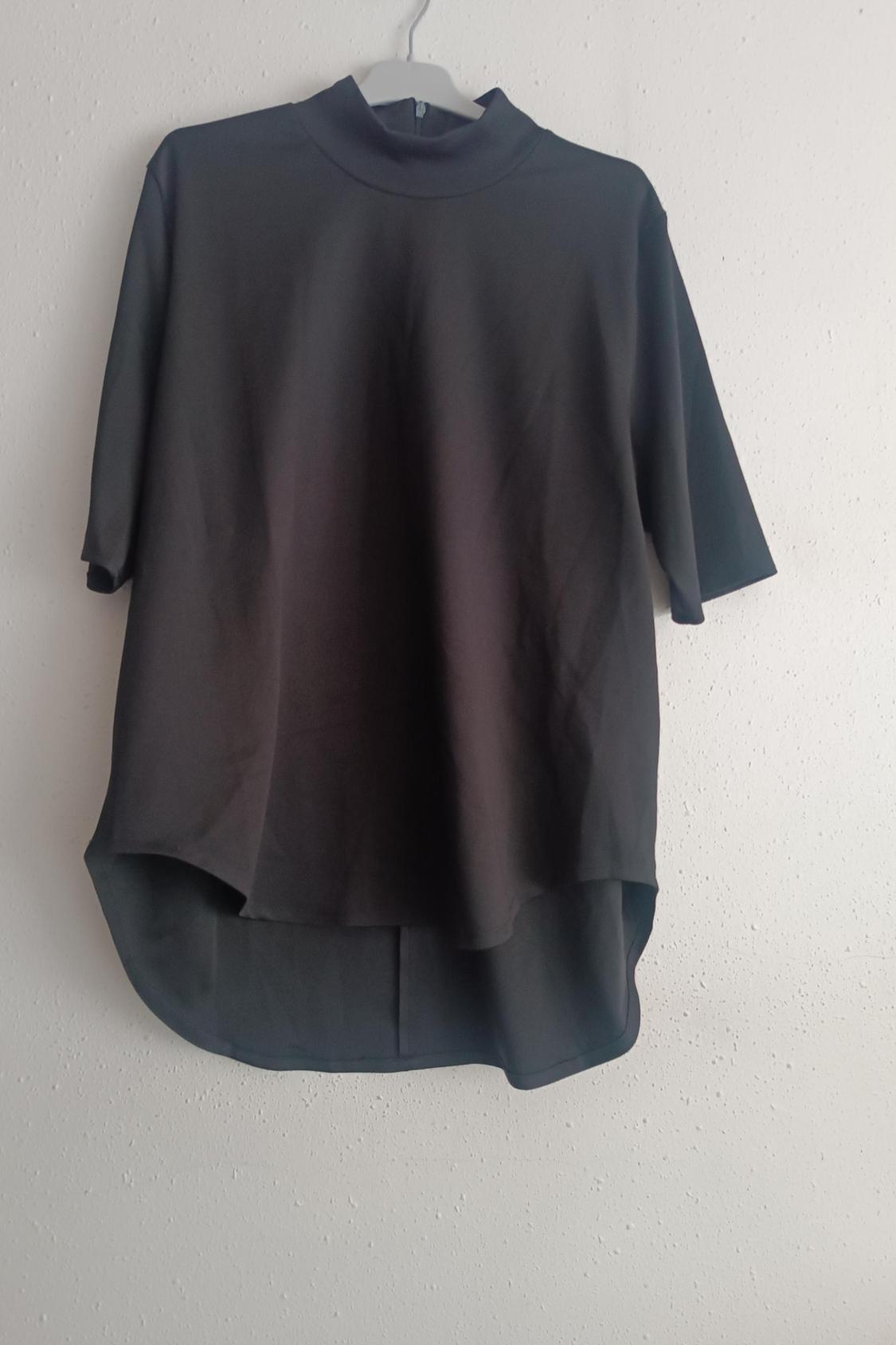 HIGH NECK TOP