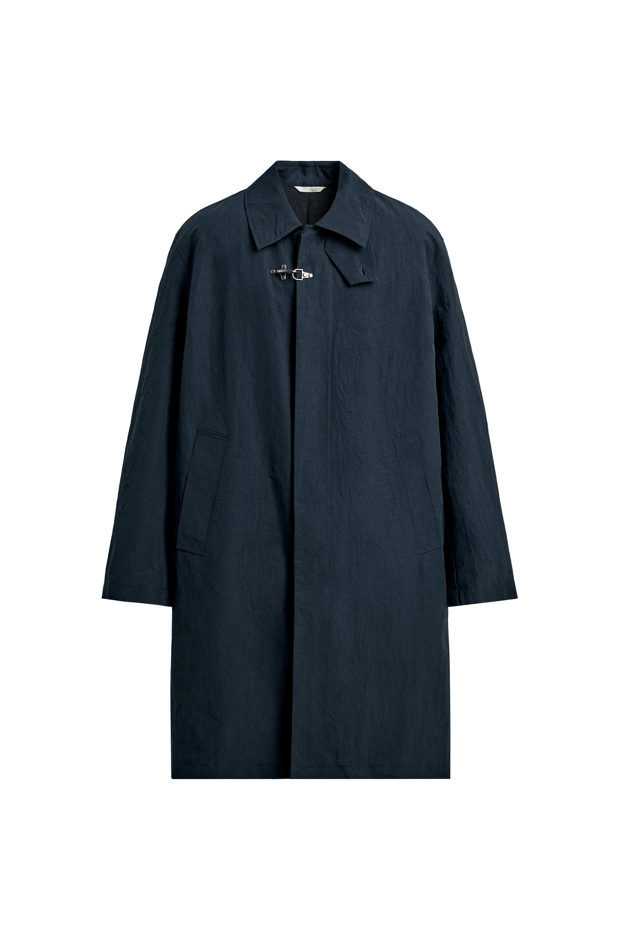 SÜSLÜ DÜĞMELİ TEKNİK KAPİTONELİ TRENÇKOT