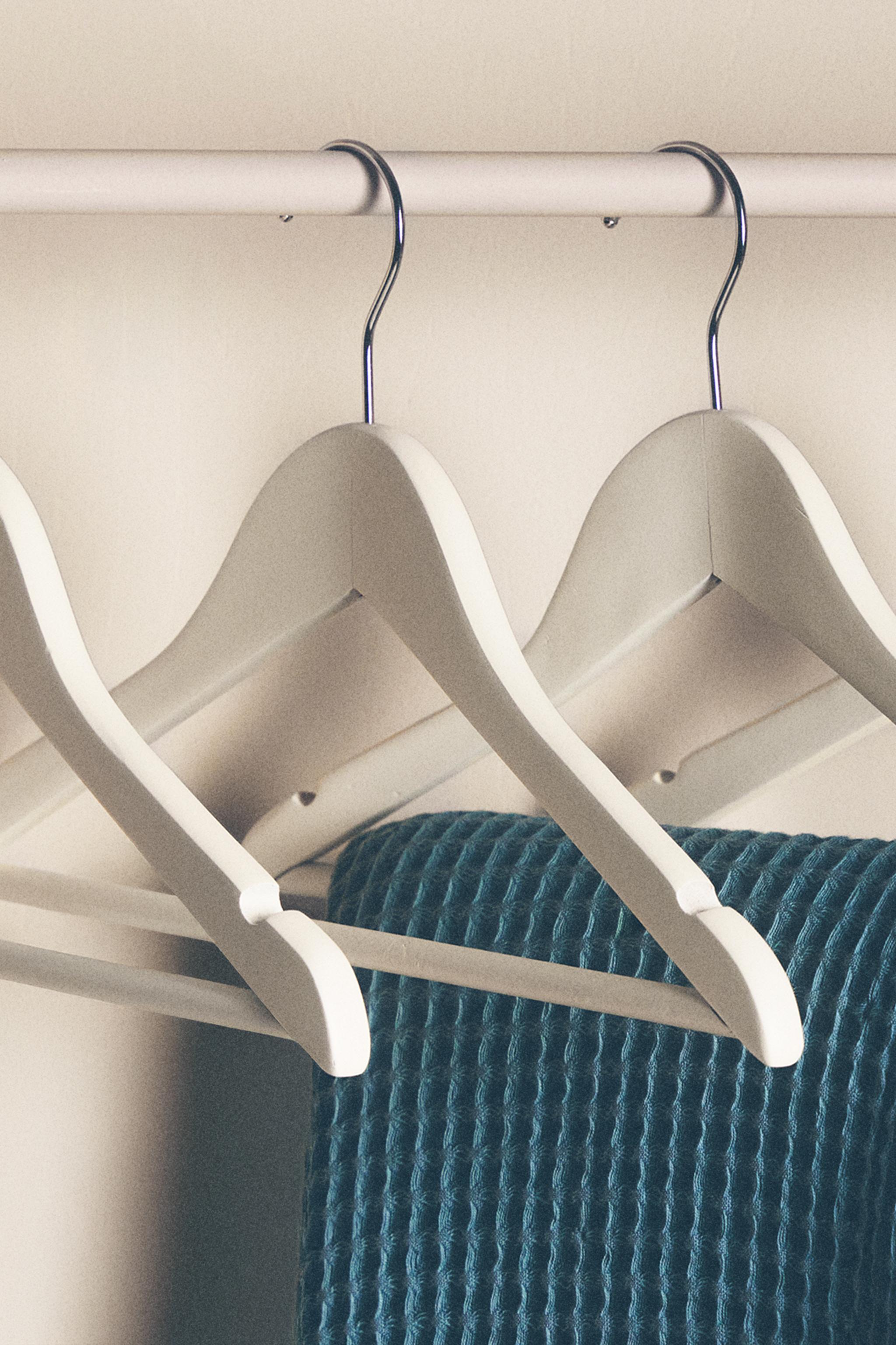 PACK OF KIDS' WOODEN HANGERS (PACK OF 4) — Oyster-white