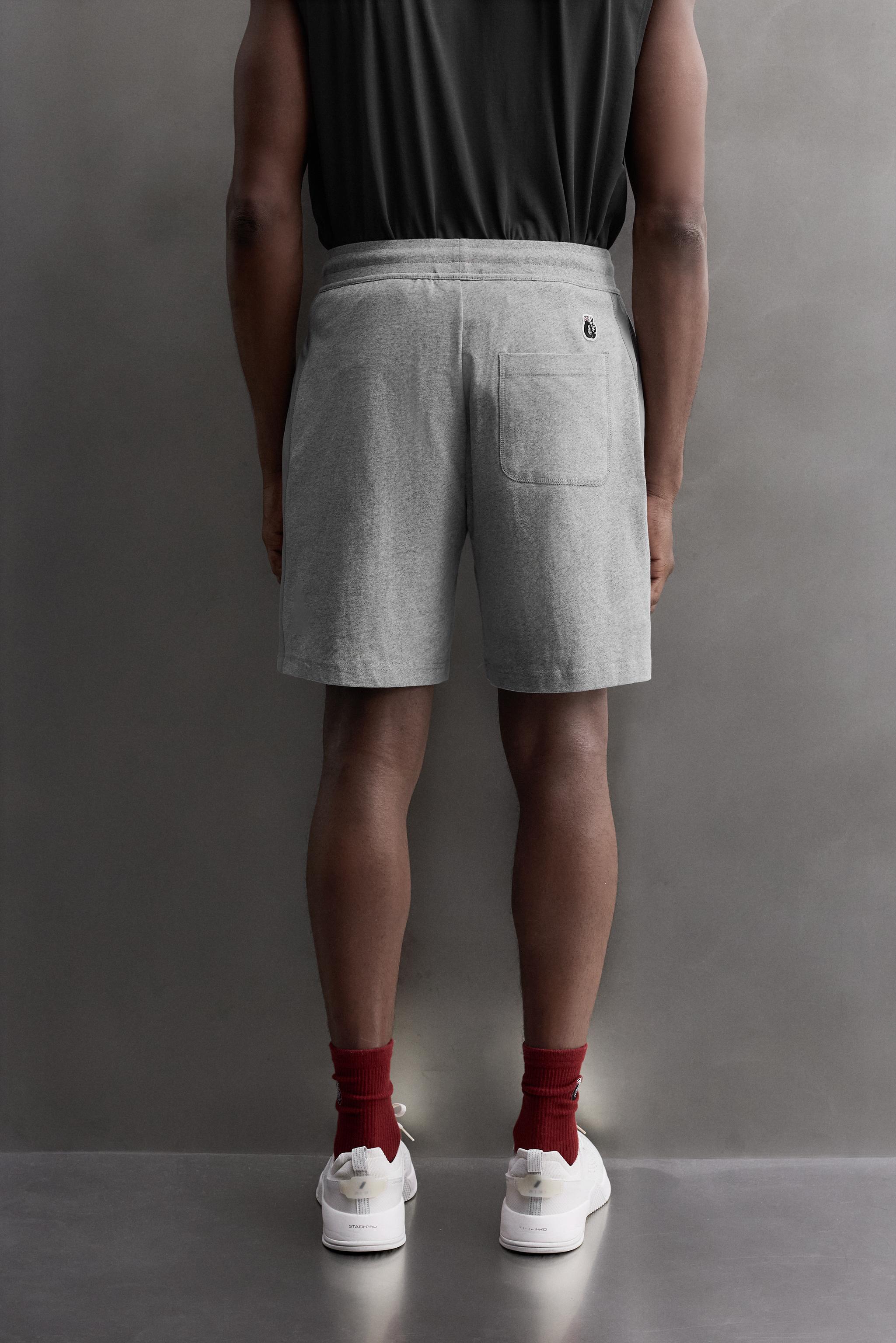 SHORT BRODÉ À BANDES 9"