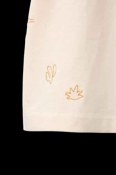 T-SHIRT MIT STICKEREI - Cremefarben von Zara