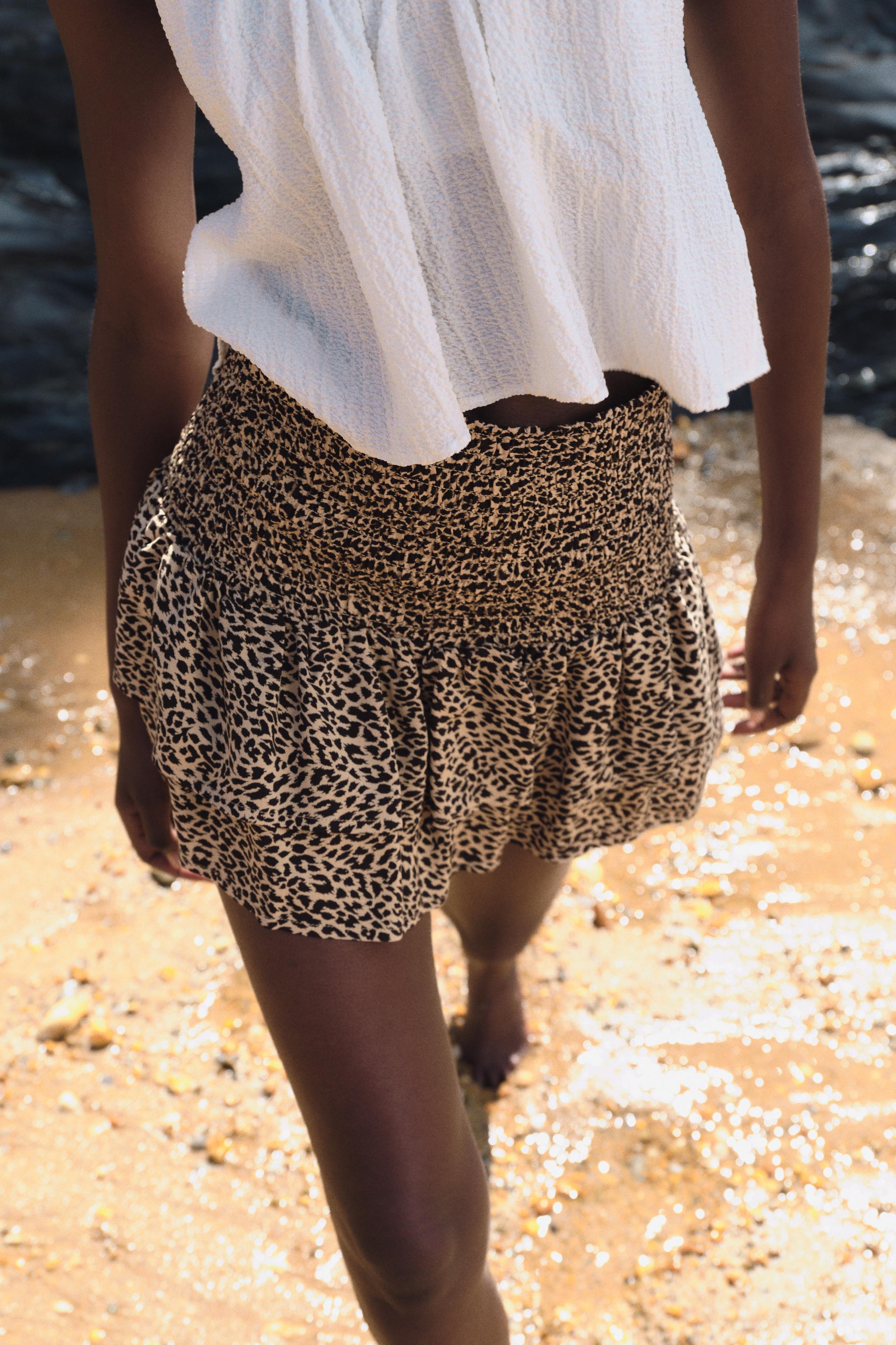 RUFFLED ANIMAL PRINT SHORTS