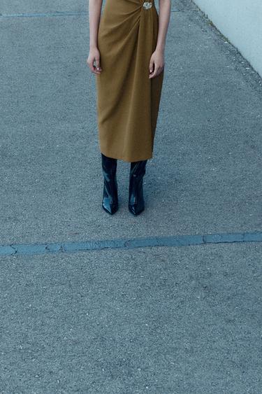 VESTIDO MIDI DRAPEADO - Oliva de Zara