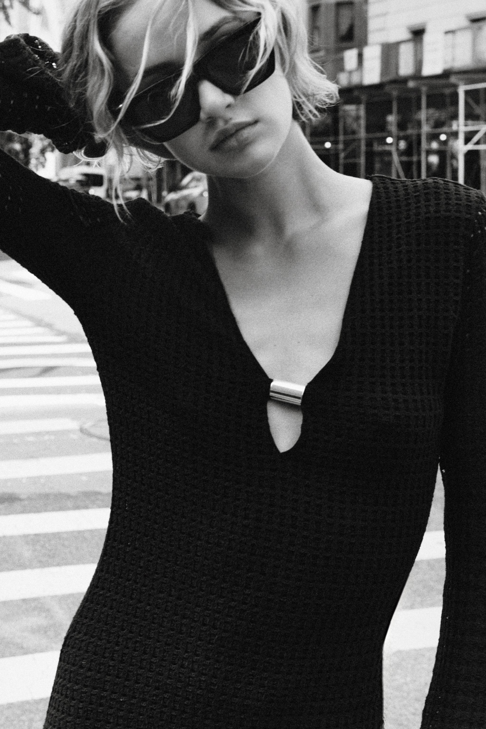 クロシェ編みミディ丈ワンピース、金具付き - ブラウン | ZARA