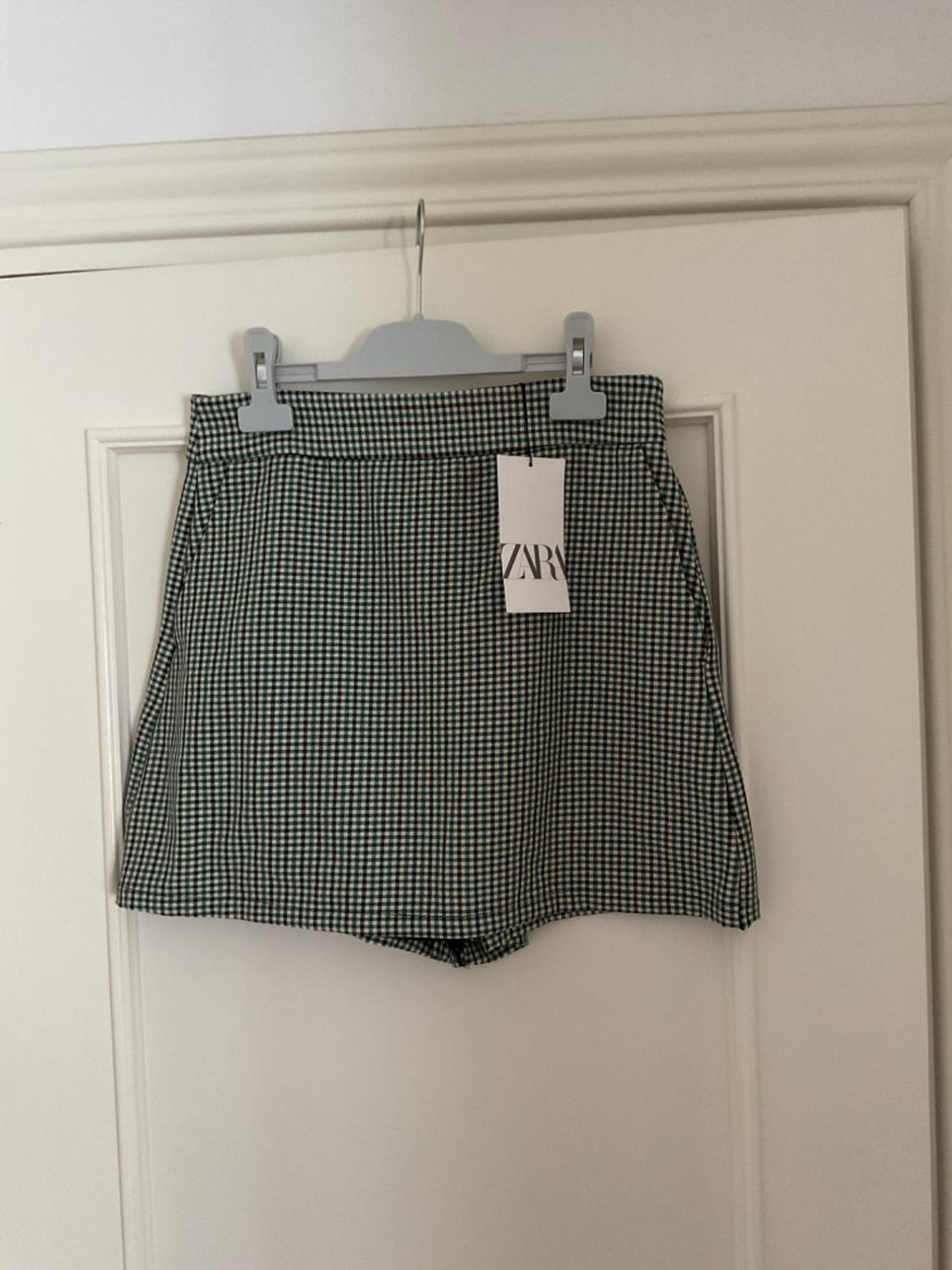 CHECKED BERMUDA SKORT