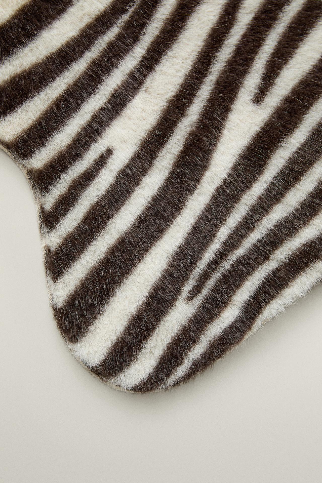ZEBRA PRINT FUR BLANKET — Zebra
