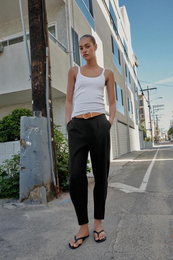 PANTALÓN CON LINO PINZAS CINTURÓN - Negro de Zara - Imagen 0