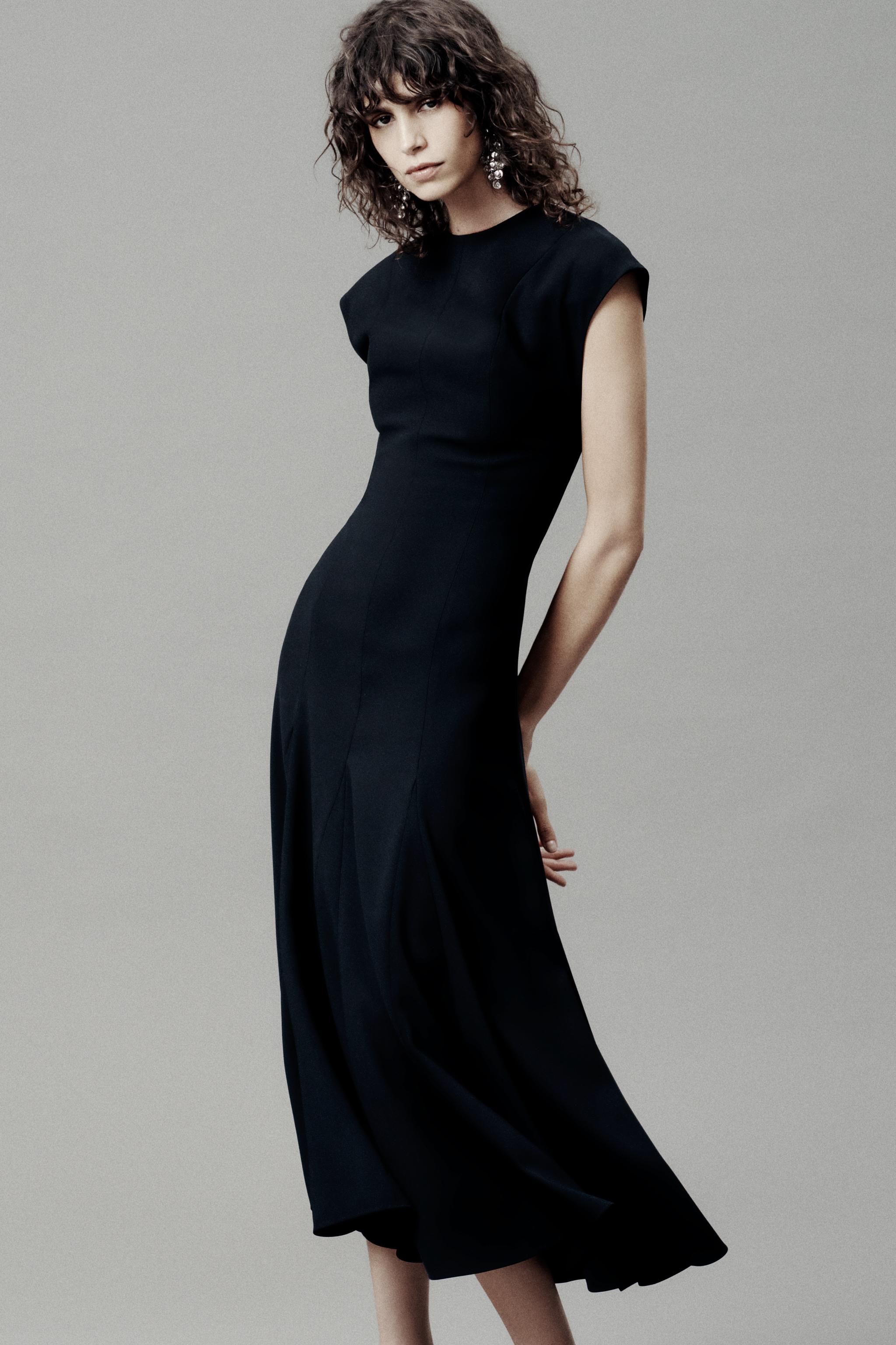 新品　ZARA ZW COLLECTION スケーターワンピース グレー 新品タグ付き ZARA ZW COLLECTION スケーターワンピース 白 M