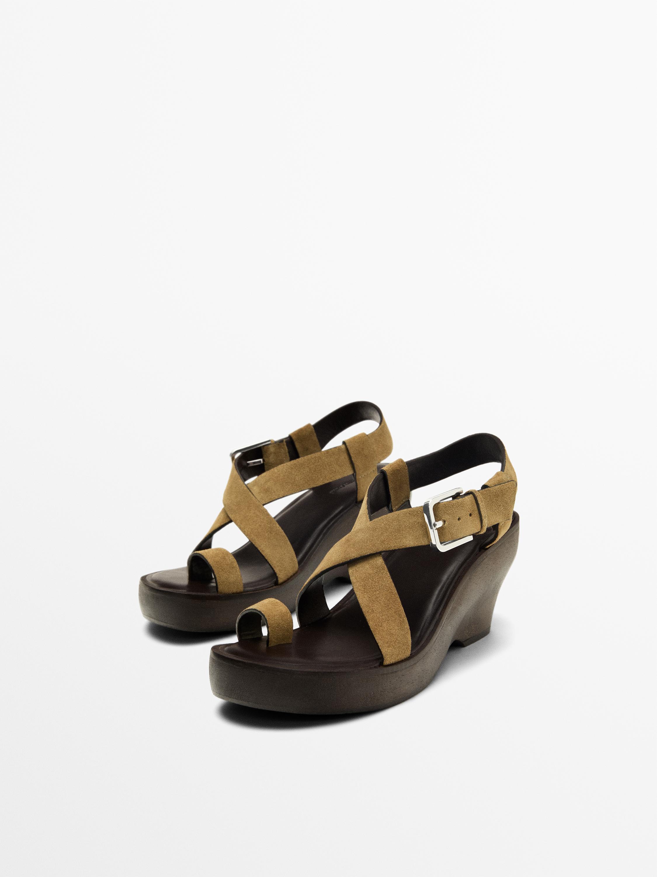 Sandale à talon en bois