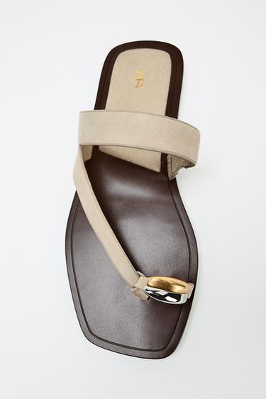 SANDALIA PIEL DETALLE METÁLICO - Beige de Zara