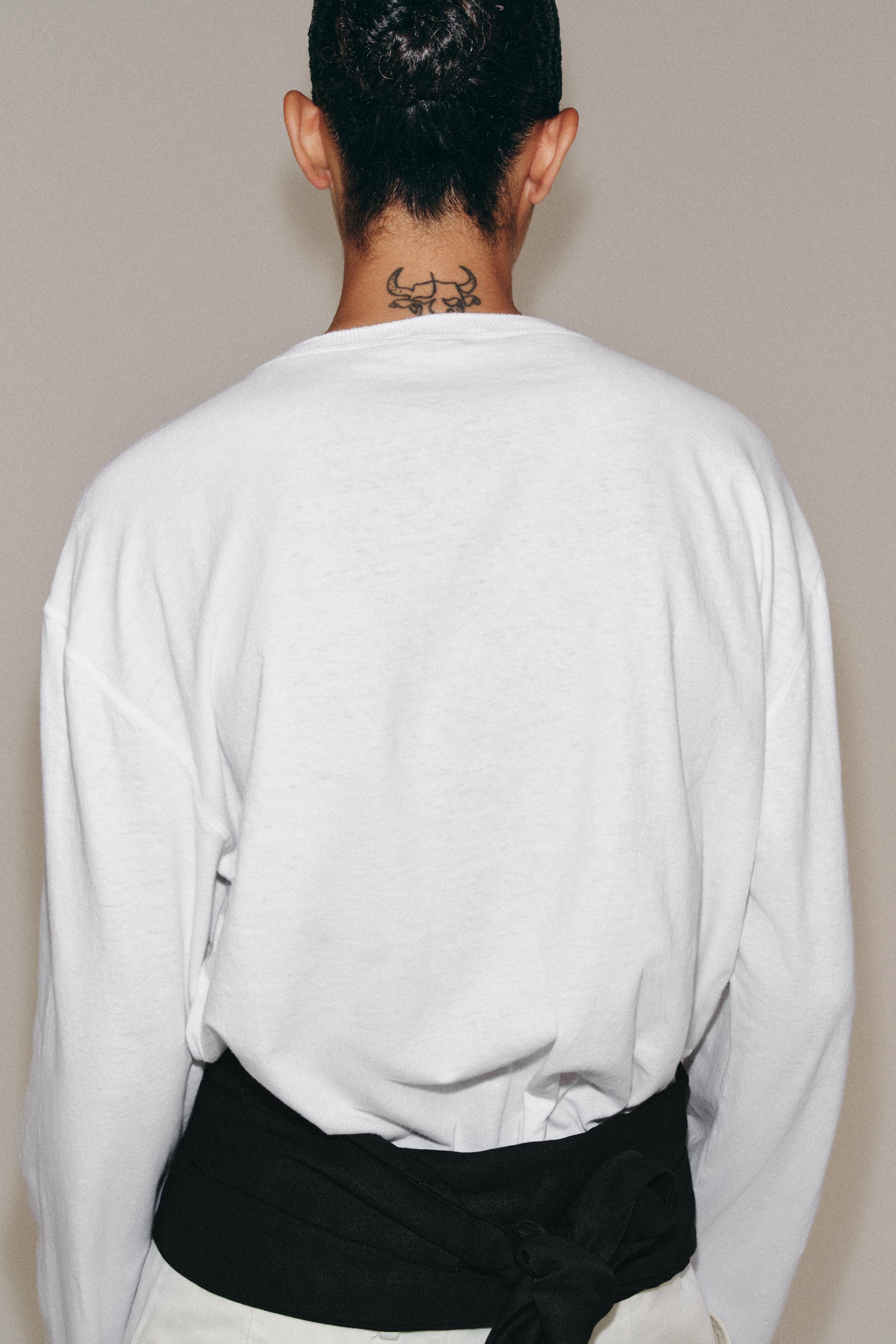 KETEN KARIŞIMLI DÜĞMELİ YAKA T-SHIRT - Görsel 3