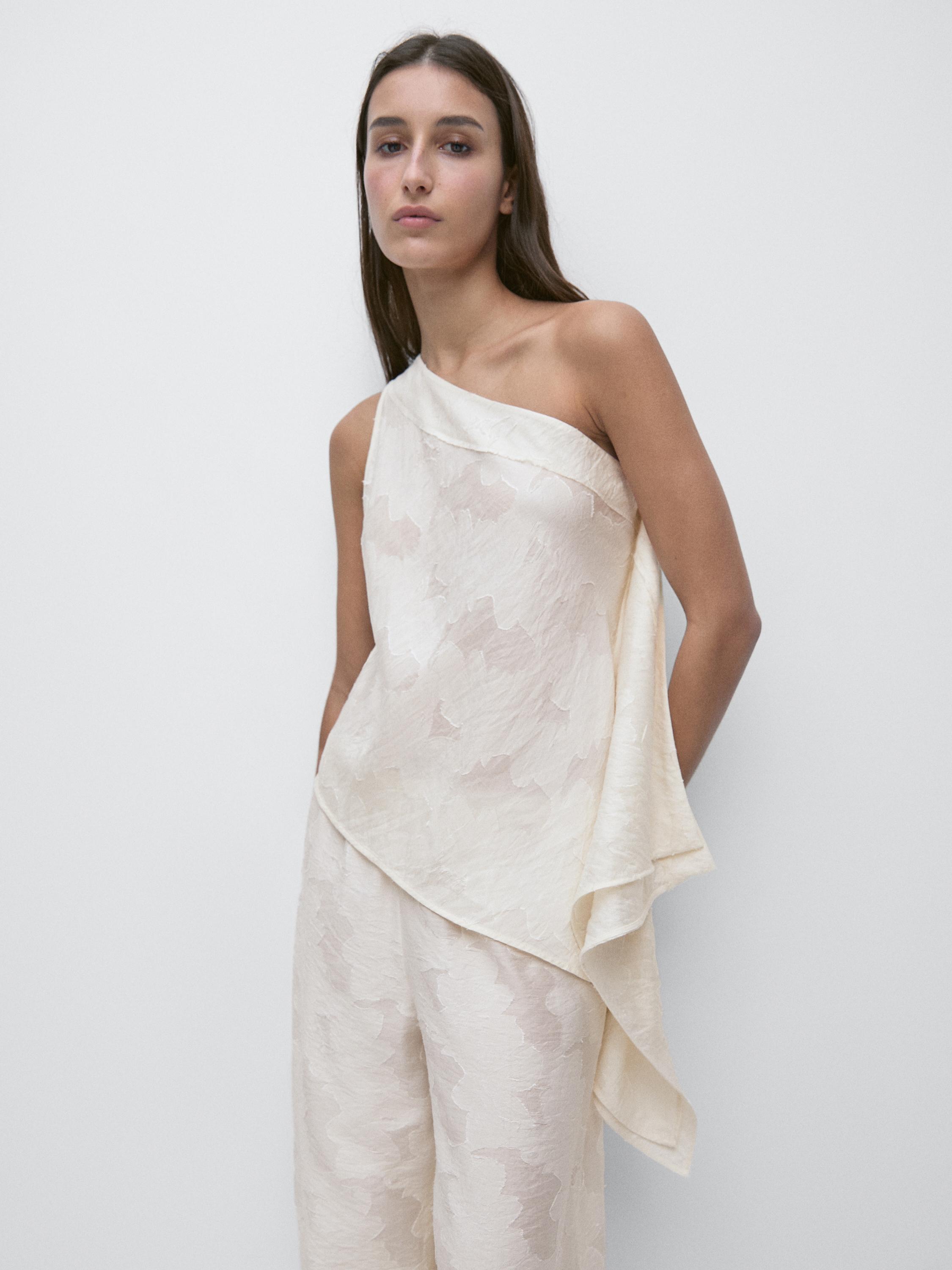 Top à encolure asymétrique