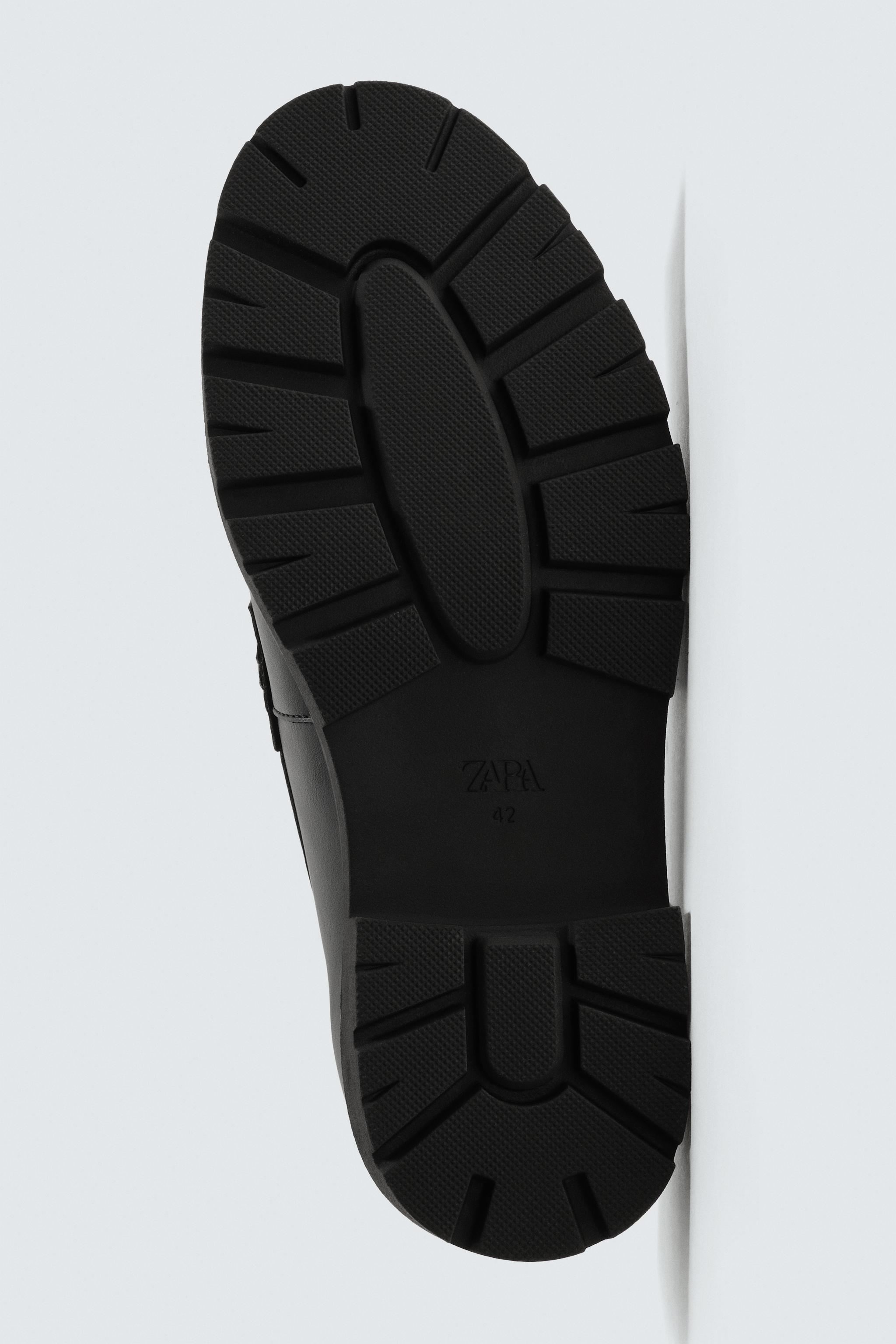 MOCASSINS AVEC DÉCOR MÉTALLIQUE