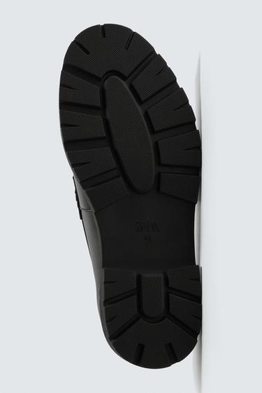 MOCASSINS AVEC DÉCOR MÉTALLIQUE - Noir de Zara - Image 6