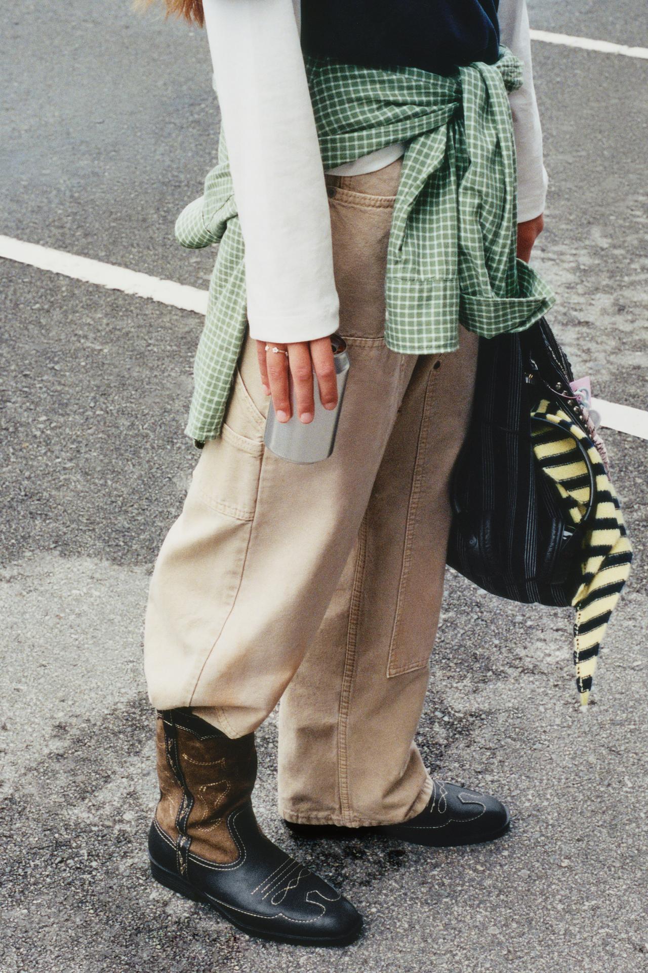 COWBOY BOOTS — Black