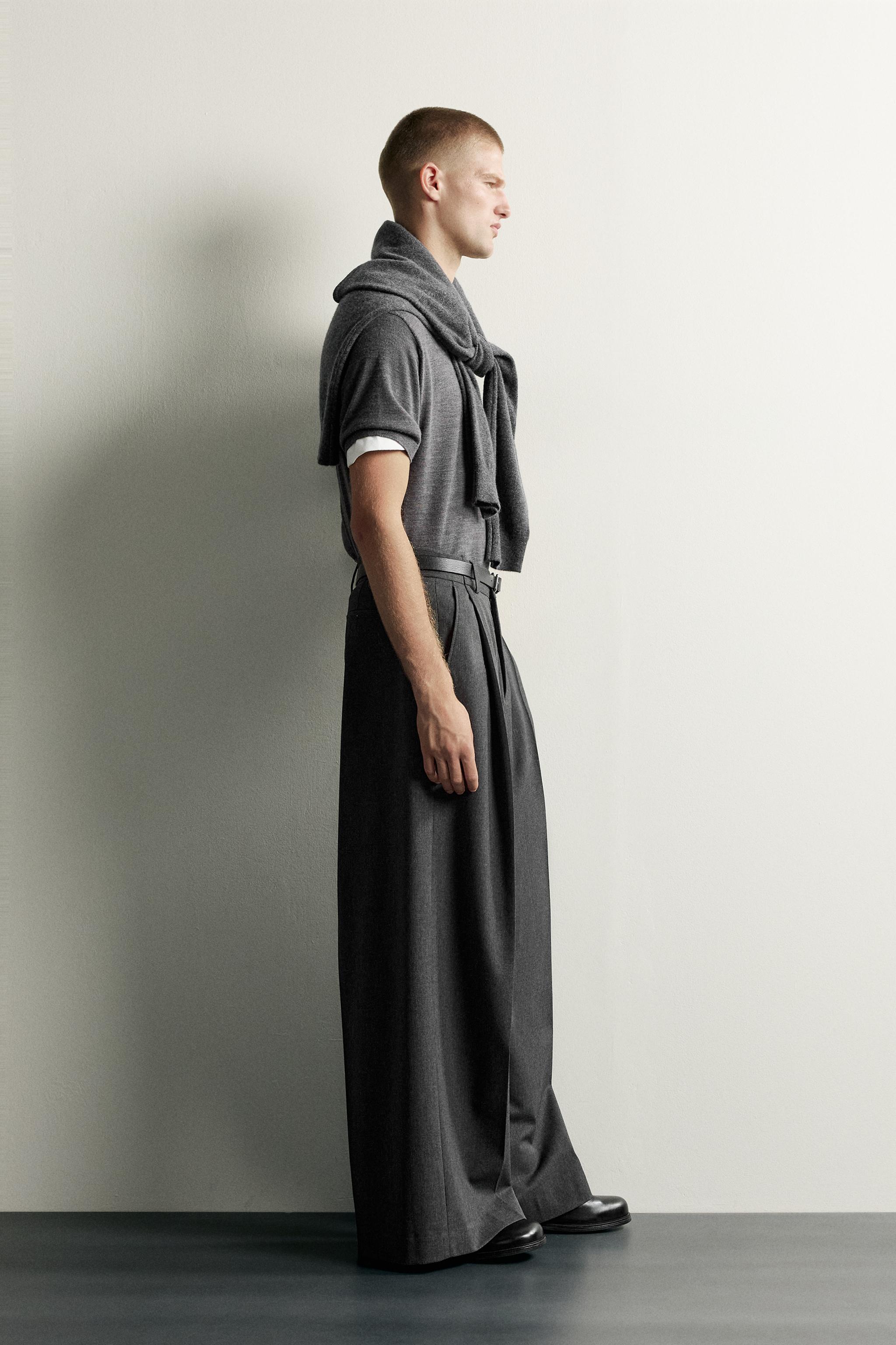 WIDE-FIT PLEATED PANTS