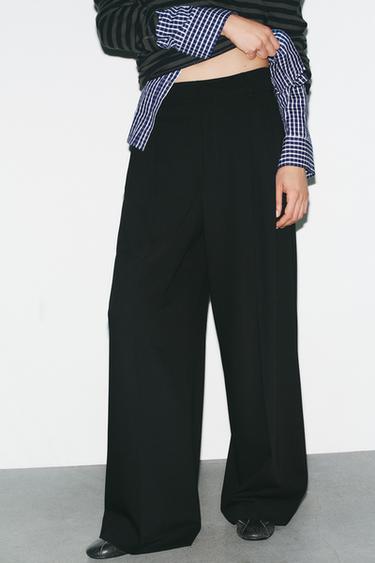 PANTALÓN RAYA DIPLOMÁTICA PINZAS TAPETAS - Negro de Zara