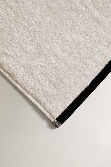 SERVIETTE DE BAIN BORDURE CONTRASTÉE - Blanc de Zara - Image 2