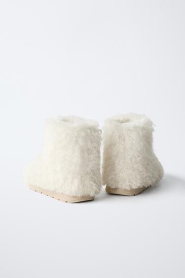 BOTTES DE NEIGE EFFET FOURRURE - Blanc écru de Zara - Image 4