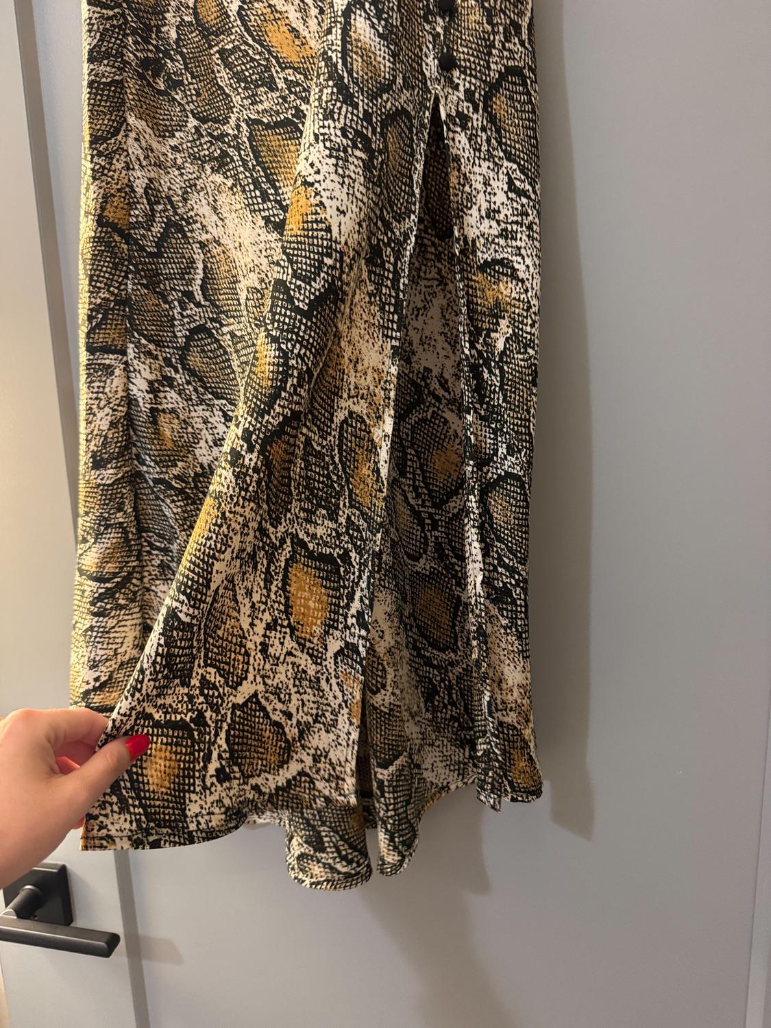 FALDA MIDI ESTAMPADO SERPIENTE - Image 3