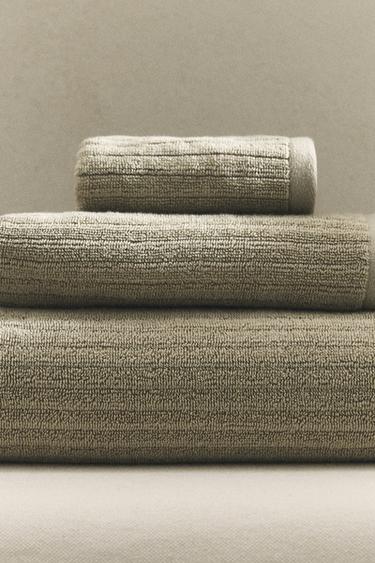 Zara STRIPED TEXTURED BATH TOWEL - Light green