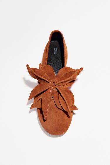 LEATHER FLOWER BALLERINAS - Dark tan by Zara