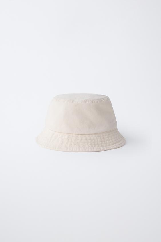 GORRO BUCKET COSTURAS - Crudo / Vigoré de Zara - Imagen 0