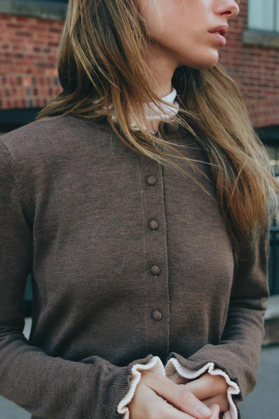 GILET EN MAILLE À VOLANTS - Marron / Taupe de Zara - Image 2