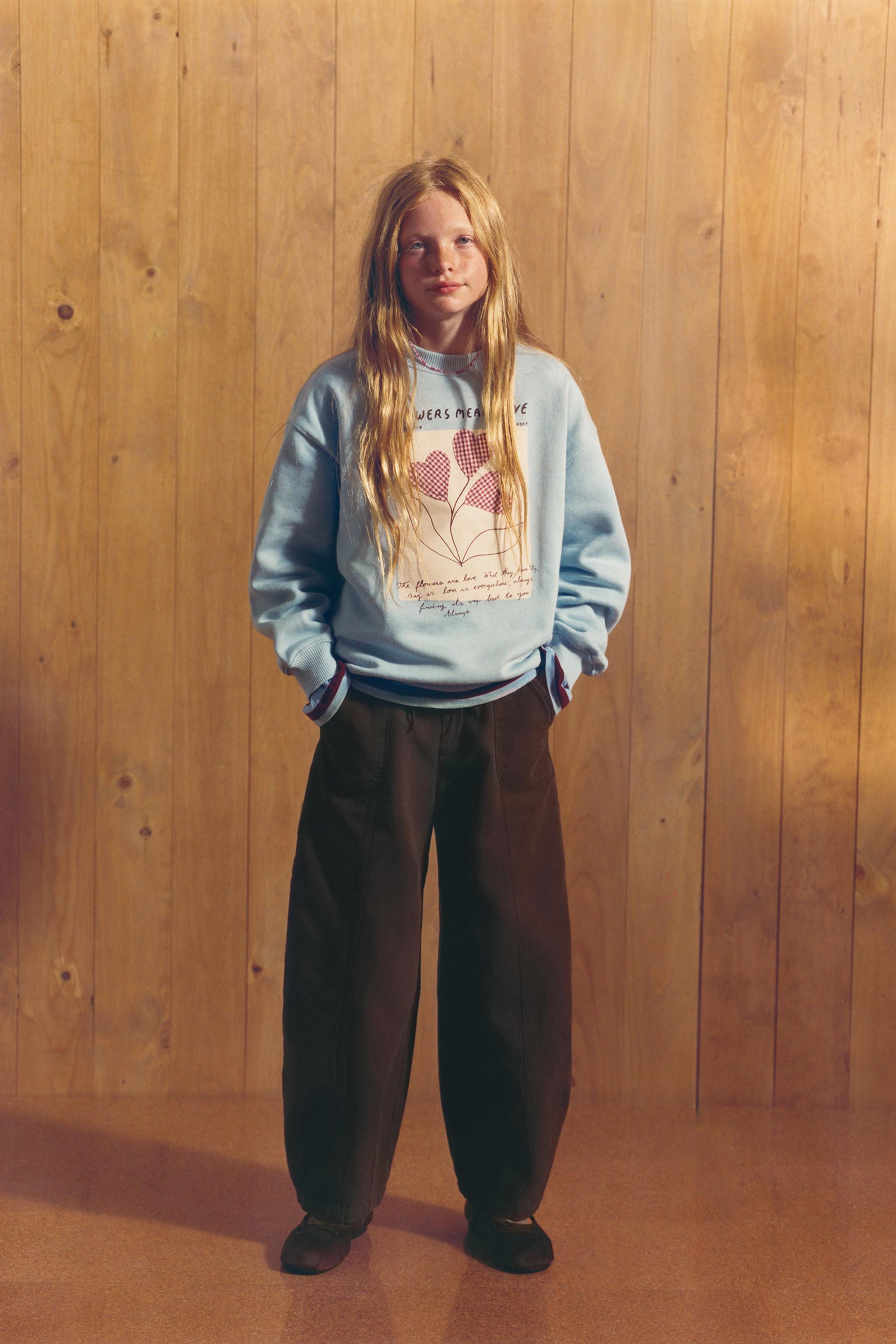 FLORAL PRINT HEART PATCH SWEATSHIRT — Sky blue