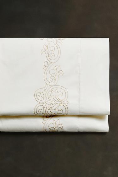 DRAP DE DESSUS BRODÉ - Blanc cassé de Zara - Image 5