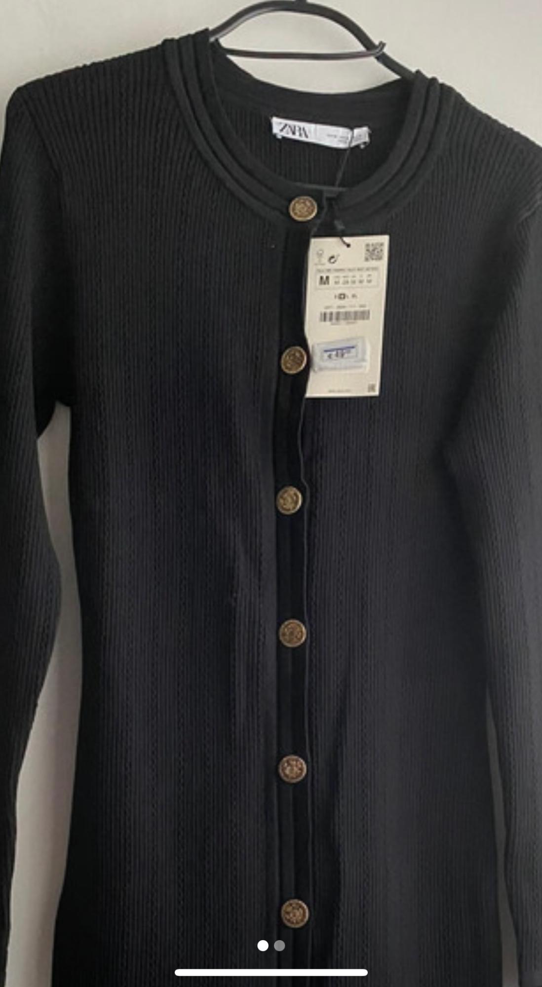KNIT DRESS WITH GOLD BUTTONS - Image 3