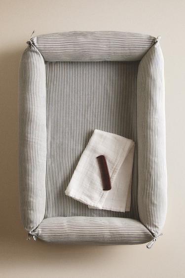 STRIBET VUGGE I BOMULD - grå fra Zara