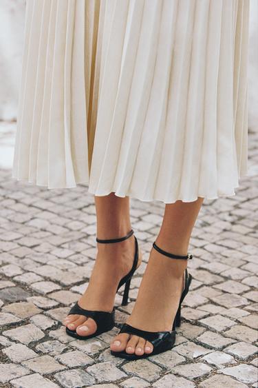 SANDALIA ACHAROLADA TACÓN - Negro de Zara