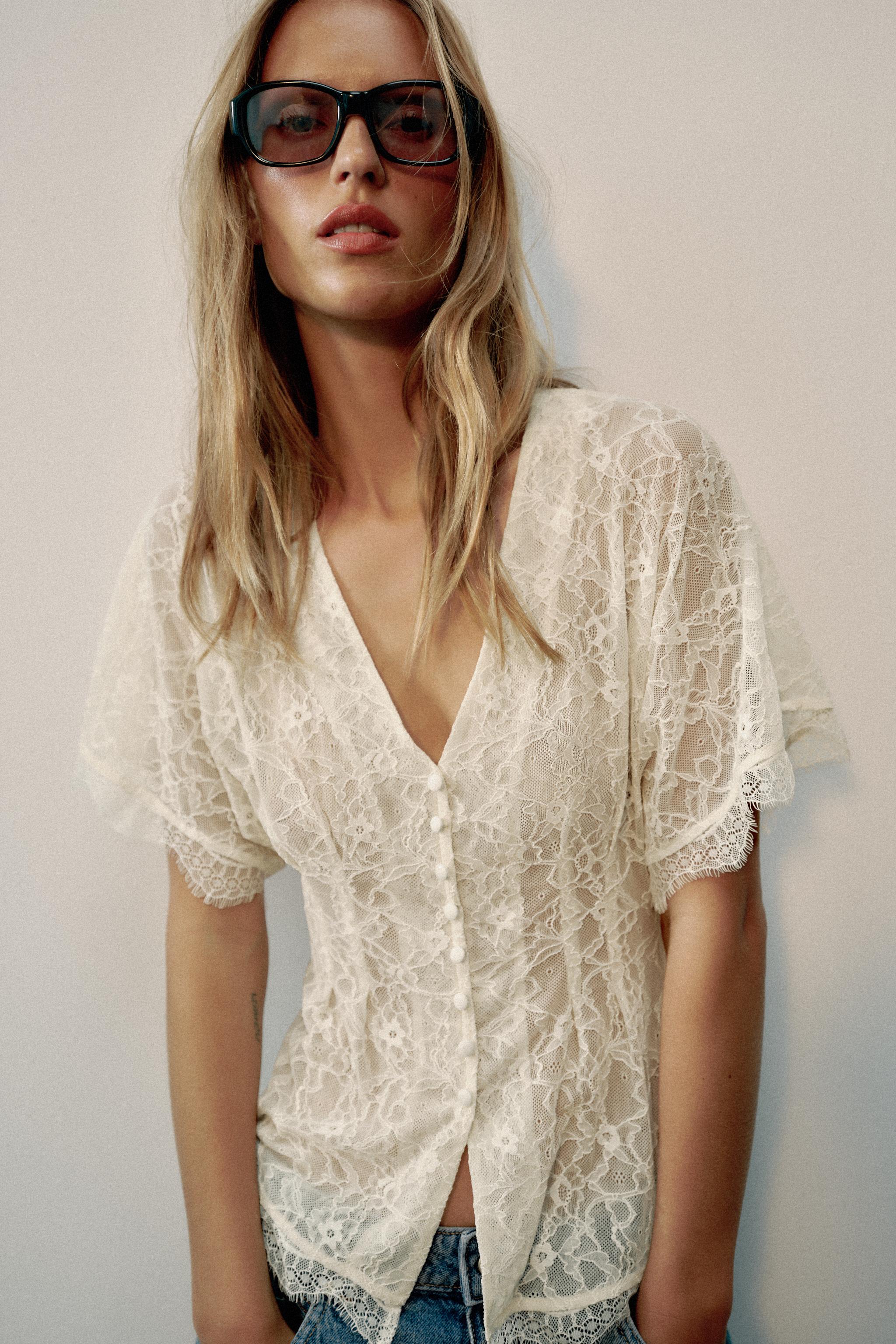 LACE BUTTON TOP — Cream