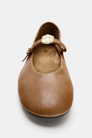 BALLERINES EN CUIR AVEC DÉCOR MÉTALLIQUE - Marron de Zara - Image 3